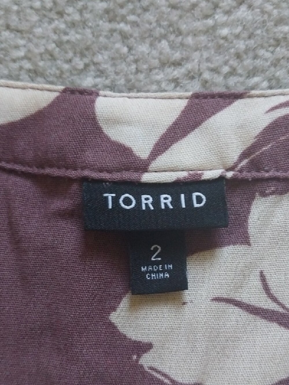 Torrid Mauve Floral Sleeveless V-Neck Blouse - Picture 3 of 4